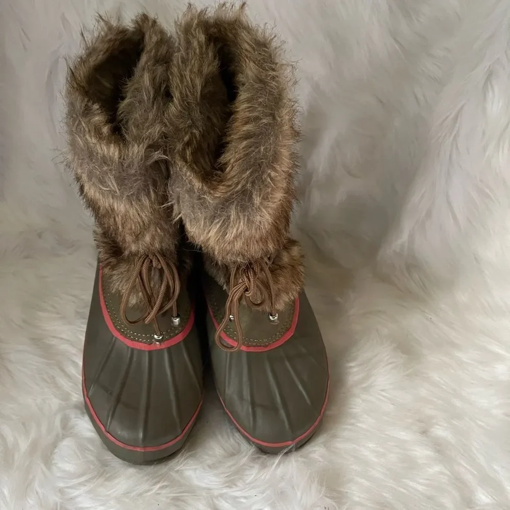 KHOMBU snow boots leather & rubber olive green and orange with faux fur SZ8M